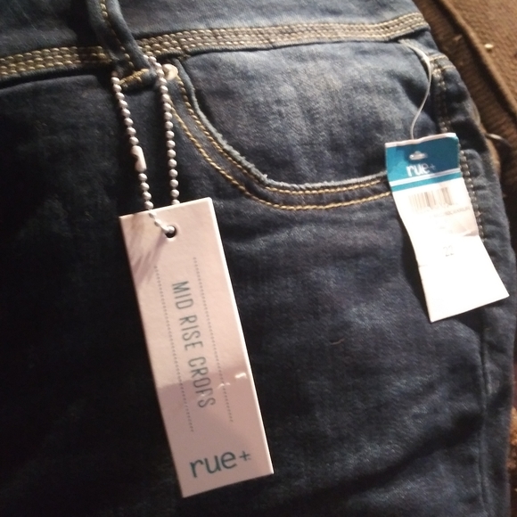 NWT RUE 21 MID RISE CROPS - Picture 2 of 8